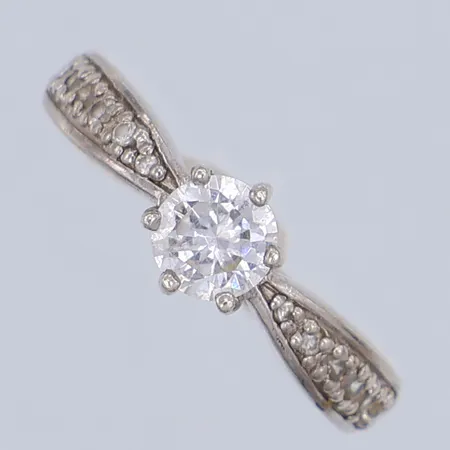 Ring, vita stenar, stl 17¾, 925/1000 silver Vikt: 2,7 g