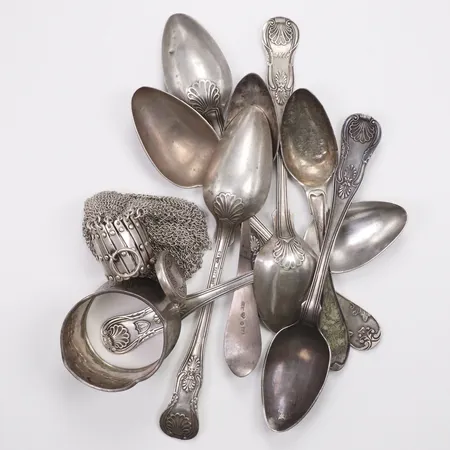 Diverse silver, dessertskedar, defekta, bucklor, skeva, gravyrer, 830/1000 silver  Vikt: 200 g