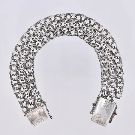 Armband Bismarck, längd 20 cm, bredd 17 mm, en länk defekt, silver 830/1000. Vikt: 24,6 g