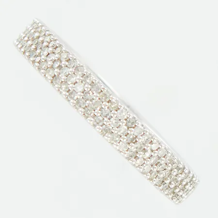 Ring vitguld med diamanter ca 81x0,005ct, stl 17¼, bredd ca 3mm, 18K Vikt: 3,7 g