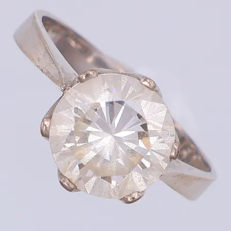 Ring, stor vit sten, 17¼, vitguld, Hallberg år 1985, 18K Vikt: 4,4 g