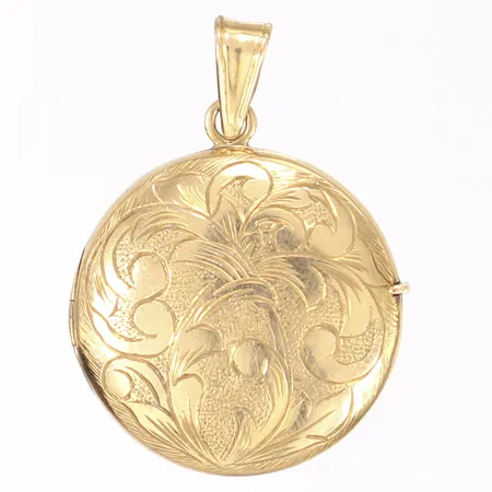 Hänge i form av medaljong, graverad dekor, Ø27mm, höjd 35mm inklusive ögla, svår att öppna, 18K Vikt: 5,8 g