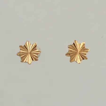 Ett par örhängen, Ø 4mm, saknar snurrebussar, finska stämplar, 18K Vikt: 0,3 g