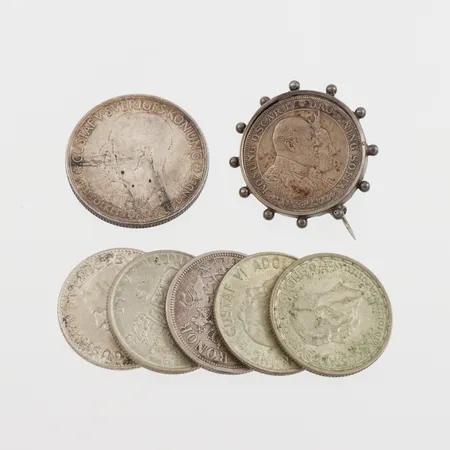 Mynt 2 kronor 5 st 53-58-50-39-1890, 5 krona 1935, 2 krona 1907 infattad. Vikt: 115 g