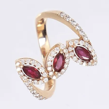 Ring med röda och vita stenar, stl 18, bredd 3-19mm, 14K Vikt: 5,2 g