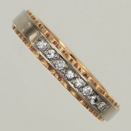 Ring, briljantslipade diamanter 8 x ca 0,02ct, stl 18½, bredd 3,8mm, Fors Haldor Vidar, år 1966, vitguld/rödguld, 18K Vikt: 4,9 g
