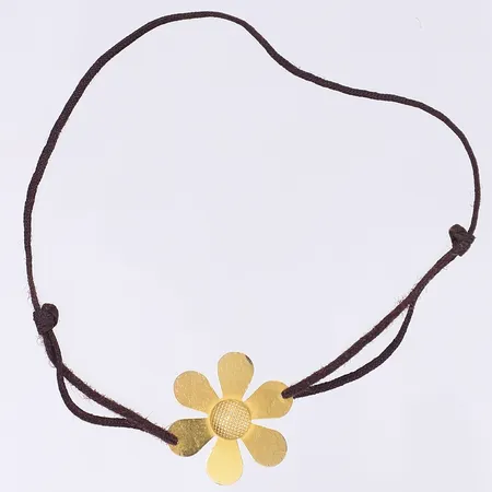 Armband, tygsnodd med blomma av 18K guld, blommans diameter 20mm, 18K, bruttovikt 1,6 gram Vikt: 1,6 g