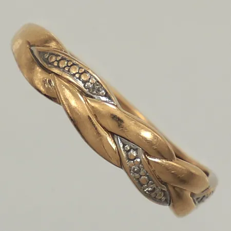 Ring, diamanter 4xca0,005ct, stl 19¼, bredd 1,7-4,5mm, 18K Vikt: 2 g