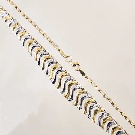 Collier, längd 45cm, bredd 2-13mm, vitguldsdetaljer, 18K  Vikt: 8,7 g
