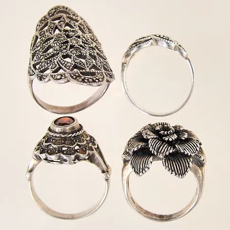 4 Ringar, stenar saknas, skeva, silver 925/1000 Vikt: 21,5 g