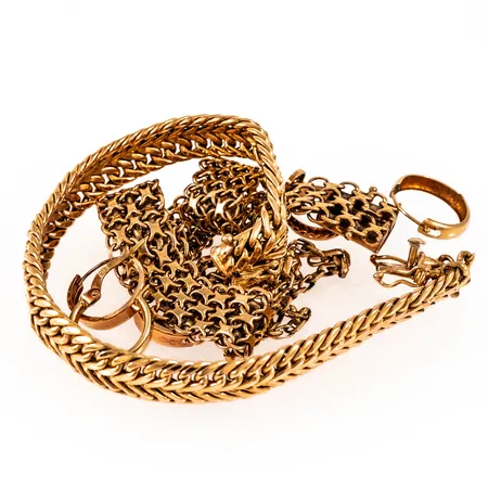 Diverse defekt guld i 18K. Vikt: 36,0g. 