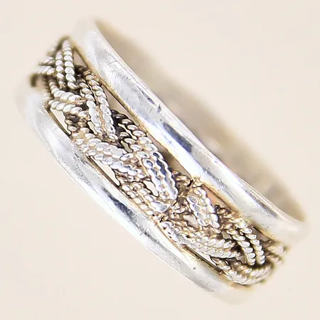 Ring flätad dekor, stl: 16¾, bredd: 6,3mm, silver 925/1000 Vikt: 2 g