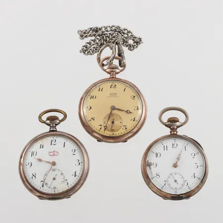 Fickur 3 st bla Tissot, fungerar ej, skador, diameter ca 4-5 cm.