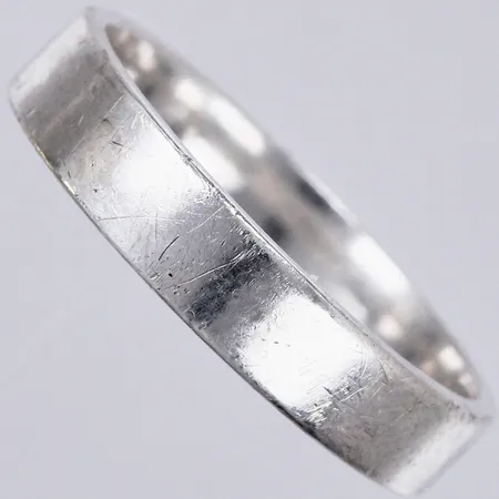 Ring GHA, stl: 17 ¾, bredd ca 4mm, 925/1000 silver Vikt: 2,8 g