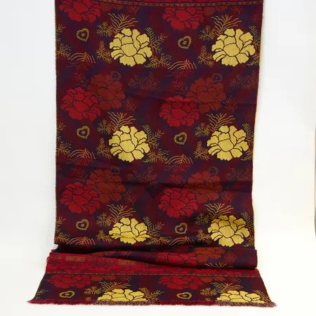 Halsduk, Kenzo, jaquardvävd ull med floralt mönster i röda, lila och gula toner, 176x67cm, små tråddragningar Vikt: 0 g