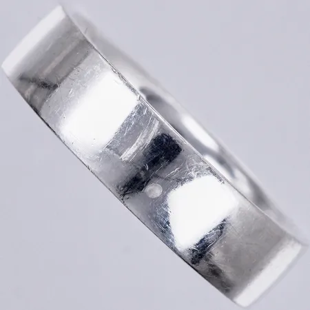Ring stl: 19, bredd ca 6mm, 925/1000 silver Vikt: 5,3 g