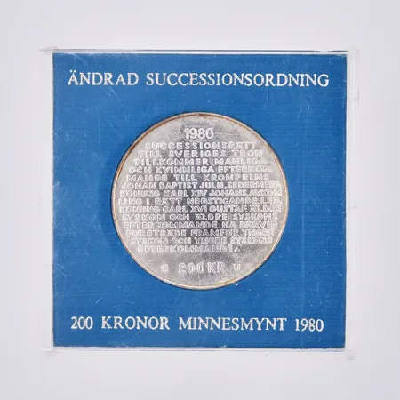 Jubileumsmynt nominellt värde: 200sek, ändrad successionsordning, minensmynt 1980, defekt plastetui Vikt: 27 g