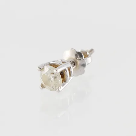 Örhänge vitguld med solitär diamant, 14k. Vikt: 0,6 g