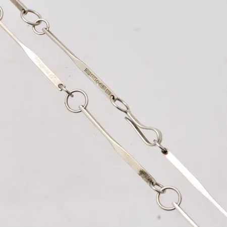 Collier i silver, 89cm, Stavlänk, bredd 2,2-6,9mm,  925/1000, tillverkad av Kerstin Öhlin Lejonklou, vikt 20,66g.