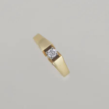 1 solitär 0,09ct 18k 2,4 gr Ø 16,5mm, Vikt: 2,4 g