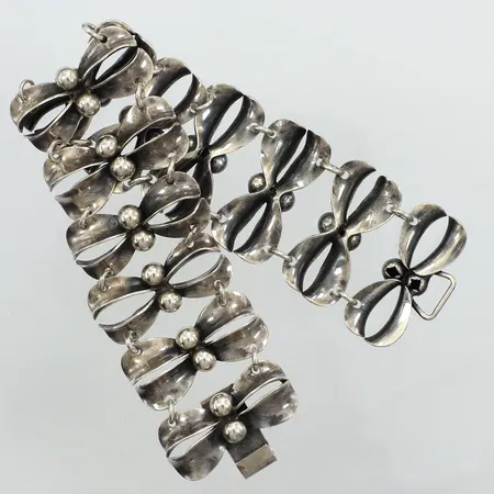 Armband, längd 18cm, bredd 28mm, Nord Bijouteriverken Raag & Pärno Torshälla 1954, 830/1000 silver  Vikt: 34,5 g