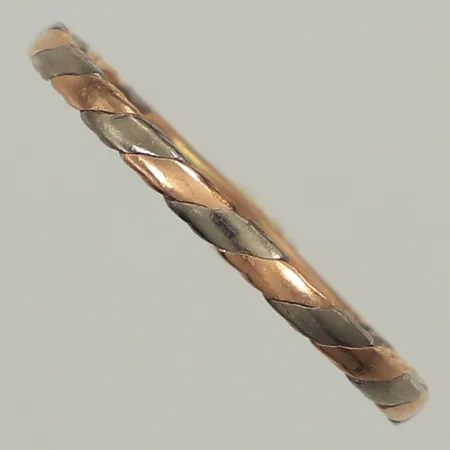 Ring tvåfärgad, stl 21¾, bredd 2,2mm, 14K  Vikt: 1,7 g
