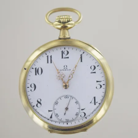 Fickur Omega, 49mm, boettnr:5600390, verkrnr: 5198164, defekt glas, 18K även inre boett