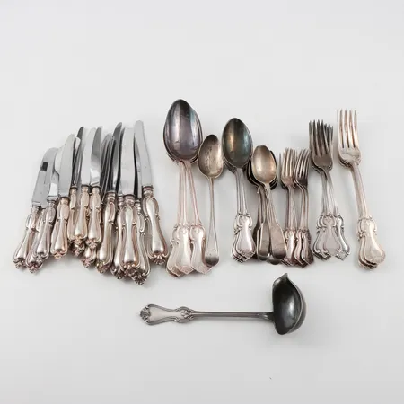 Bestick olika modeller, vikt gafflar och skedar 1414 gram, knivar 685 gram. Vikt: 1414 g
