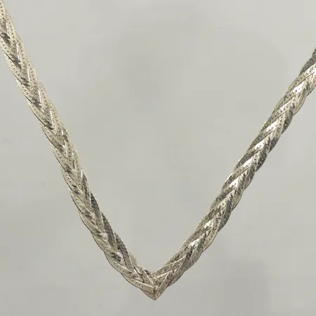 Collier, flätat, längd 42cm, bredd 5,6mm, silver 925/1000  Vikt: 14,7 g