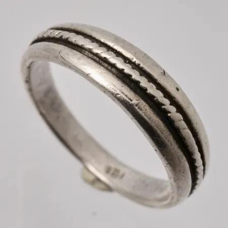  Ring i silver, stl 16½ bredd 2,7-5,4mm, 925/1000, vikt 2,96g.