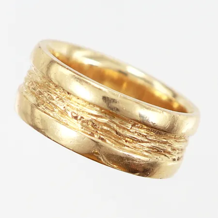 Ring mönstrad, stl 17½, bredd: 8,5mm, gravyr, 18K Vikt: 11,9 g