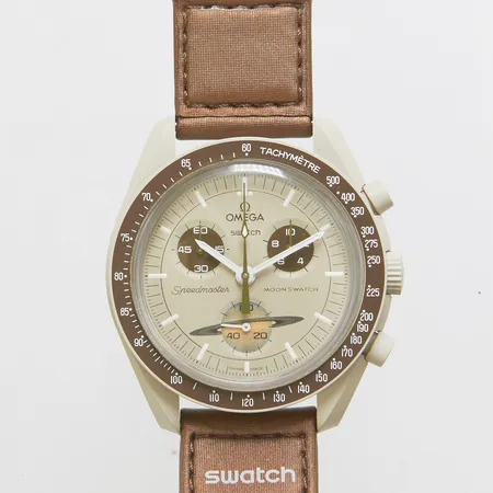 Armbandsur Omega x Swatch, Moonswatch, Mission to Saturn, bioceramic, Ø40mm, quartz, plastglas, Velcro-band, manual, garanticertifikat The swatch Group spanien 2022, box. 