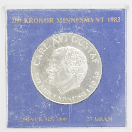 Minnesmynt, 200 kronor, Carl XVI Sveriges konung i 10 år, Ø36mm, 1983, skadat plastetui, 925/1000 Vikt: 27 g