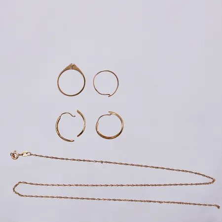 1 kedja, 1 ring ( saknar sten), 3 örhängen, defekt, 18K Vikt: 3,6 g