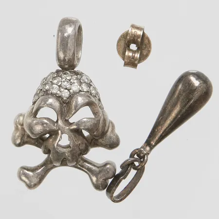 Diverse silver, defekta 835-925/1000 silver Vikt: 5,5 g