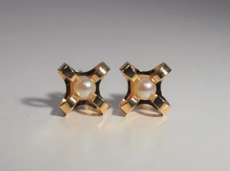 Örhängen , med pärla 14k Vikt: 2,1 g