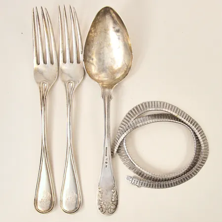 Silver, bestick, collier, bucklor, repor, gravyrer, silver 830/1000 Vikt: 228,9 g