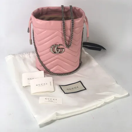 Gucci, GG Marmont Chain Bucket leather crossbody bag, serienr: 575163 - 525040, 18x14x10cm, dustbag, nyskick