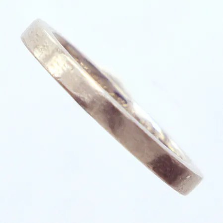 Ring vitguld, Ø17, gravyr, bredd 2,1mm, 18k  Vikt: 4,5 g