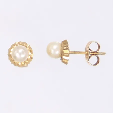 Ett par örhängen med pärlor, Ø5mm, 18K Vikt: 0,8 g