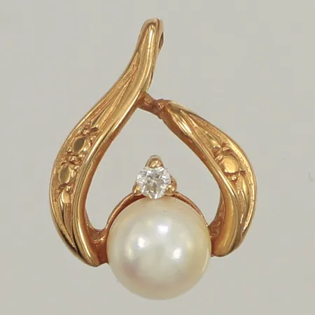 Hänge, sten samt odlad pärla, längd ca 16mm, bredd 12,4mm, 18K Vikt: 2 g
