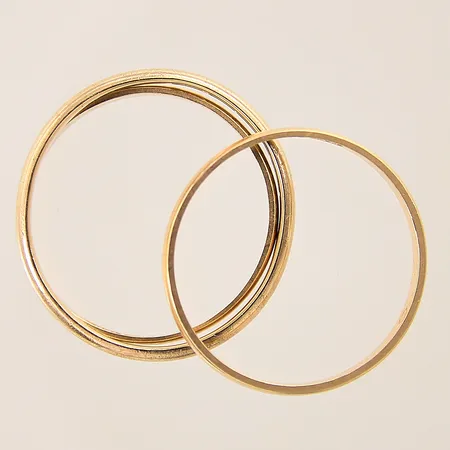 Ringar, tre stycken, gravyrer, bruksslitage, 18K  Vikt: 5,8 g