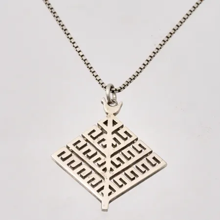 Hänge med kedja i silver, mått 29,8x36mm, Livsträd, tillverkad av Kerstin Öhlin Lejonklou, kedja, 60,5cm, Venezia, bredd 1,1mm, 925/1000, vikt 10,88g.