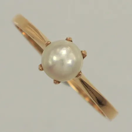 Ring, odlad pärla, stl 19, bredd 1,7-6,4mm, 18K Vikt: 2,2 g