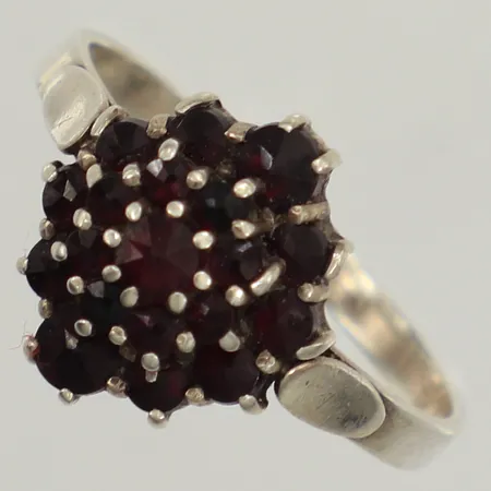 Ring granater, stl 17, bredd 13mm, lös mittdel, 830/1000 silver  Vikt: 2,9 g