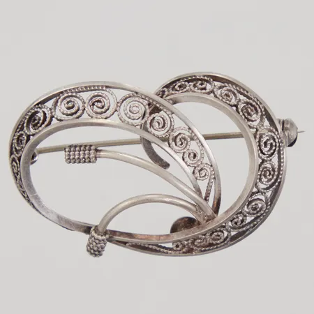 Brosch, filigran, längd 25,4mm, bredd 38mm, 925/1000 silver,  Vikt: 5,3 g