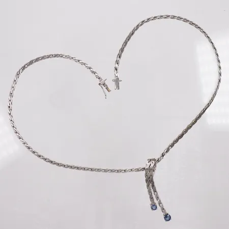 Collier, safirer, 41,5cm, hängdel ca 40mm, vitguld, säkerhetskedja saknas, 18K  Vikt: 25,4 g