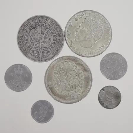 Silvermynt: Gustaf V 2kr år 1922, + 1946+ 2kr Gustaf VI 1956 + 10 öringar Vikt: 42,9 g