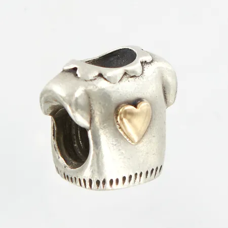 Berlock Pandora, T-shirt,  hjärtdetalj i 14K, Ale, silver 925/1000 Vikt: 3,5 g