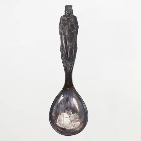 Sked med motiv av kung och kyrka, 12cm, silver 830/1000 Vikt: 25,2 g
